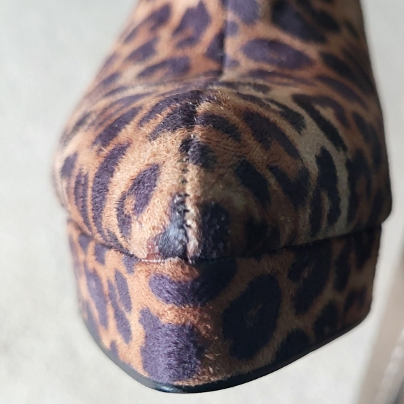 Betsey Johnson Idris Platform Embellished Leopard Print  Buckle Sash Bootie Sz 8 - Picture 6 of 9